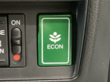 ★ECONスイッチ★ エコドライブを加速しよう!スイッチをONにすると、運転の仕方によるロスを抑え込み燃費をよくするようクルマが頑張ります(*^ー^*)燃費向上にチャレンジ♪