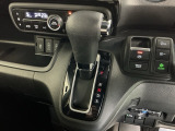 発進時から滑らかに加速する無段階変速のCVTはストップ&ゴーの多い街の中も快適です