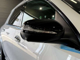 メルセデスの認定中古車「サーティファイドカー」には、最大100項目にも及ぶ点検・整備項目が設定されています>