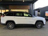 Jeep伝統の台形のホイールアーチを継承し走破性も兼ね備えております。