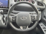 【純正革巻きステアリング】上質な革を使用することで、手にしっかり馴染みとても運転しやすいハンドルです♪