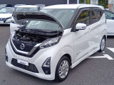 ◎ご購入いただきましたお車は弊社整備工場にて納車前点検整備として法定12ヶ月点検(車検整備付き販売車は車検整備)を実施。エンジンオイル・エレメント交換を行い※、ご納車いたします(※除く電気自動車)。