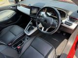 フランス車ならではのオシャレな内装がオススメです!