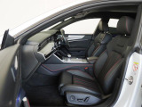 Audi Sport レッドコントラストステッチ