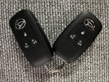 電子カードキーを携帯していれば、ドアハンドルやバックドアのリクエストスイッチを押すだけでドアの施錠・解錠が出来ます♪もちろん 遠隔操作も可能です!盗難防止のイモビライザー機能装備ですよ ☆