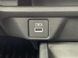 【USB端子】USB接続もついていますので携帯などの電子機器の充電にも使えて便利です♪