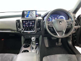 運転席周りのレイアウトをご覧ください。ナビゲーションが綺麗に装着されすっきり収まってますね!