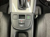 パーキングブレーキはスマートな電子制御式と合わせて渋滞時等にブレーキペダルから足を離しても停車状態を保持してくれるオートブレーキホールド機能で運転が楽になります。スタートはアクセルペダルを踏むだけ
