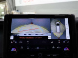 パノラミックビューモニター付きです。車両を上から見たような映像をディスプレイオーディオ画面に表示。運転席からの目視だけでは見にくい、車両周辺の状況をリアルタイムでしっかり確認できます。