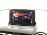 スマートブレーキサポートは、マツダの先進安全技術「i-ACTIVSENSE」の一つで、高速走行時(約15km/h以上)に前方の車両や障害物との衝突の危険性を検知し、自動ブレーキで回避・被害軽減するシステムです。