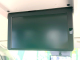 【12.8型フリップダウン】大画面モニターで後席でもエンタメをお楽しみいただけます。家族や友人とお出かけする機会が多い方に大人気です♪