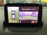 狭い場所での駐車やすれ違いなどでより的確な運転操作に役立つ360&deg;ビューモニターが装備されています。