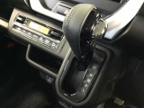 オートマのシフトレバーは操作しやすい位置にあります☆