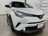LEDヘッドライトです。デザイン性がよくとても明るいので、夜間の走行や悪天候でも安心です。しかも長寿命!