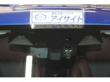 LEDヘッドランプ&フォグランプ装備!太陽光に近い白色の光で、夜間も明るい視界を確保します!