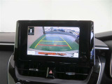 車両後方の映像を映すバックモニター。進路を確認しながら安全に車庫入れできます。