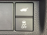 【パワーバックドア】スマートキーや運転席のボタンを押すだけでリアゲートが自動で開閉します!荷物を持っている時や、高い位置にあるバックドアを閉める際に便利な機能です♪
