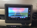 【バックカメラ】運転が苦手な方も車庫入れラクラクです!ギアをリバースに入れれば自動的に切り換わりますので、面倒な操作は不要です♪狭い駐車場もお車を傷つけず安心ですね!