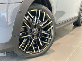 BMW純正アロイホイールはモデルやパッケージに合わせてデザインされています。洗練されたデザインで、足元の個性を引き立てます。
