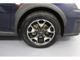 スバルの走りを足元から支える純正17インチアルミホイール。225/60R17