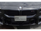 BMWの代名詞の【キドニーグリル】グリルが腎臓のように見えるので【キドニー】と呼ばれるようになりました。一目見ただけでBMWであると認識できる確固たるアイコンとして存在感を放ちます。