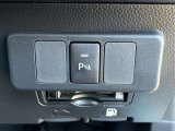 コーナーセンサーを車の前後に装備。障害物までの距離に応じて警告音を変えてお知らせ。縦列駐車時や駐車場・車庫などでの取り回しをサポートします。詳細は販売店スタッフまでおたずねください。