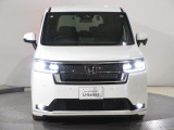 ハロゲンより明るく、より遠くまでさらなる安心感のあるLEDヘッドライトを採用。照射軸の上下方向を自動調整するオートレベリング機構、点灯忘れも防止できるオートライトコントロール機構付きです。