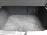 日常の使用に十分な広さの荷室です♪簡単な操作でシートアレンジもできます♪
