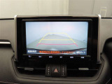 バックモニターを装備しています。車庫入れ時等に車両後方が確認出来るのでとても便利です。