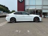 常時150台在庫の輸入車専門大型展示場。展示場に無いお車も全国より、お探しします。