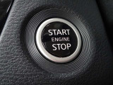 【プッシュスタート】キーが車内にあれば、エンジンの始動・停止はブレーキを踏んでスイッチを押すだけ!キーを取り出す手間を省き、ワンプッシュで操作するので簡単でスムーズ!