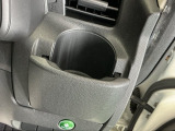ドリンクホルダー/小物入れにもなって便利です