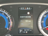 ガソリン残量の航続可能距離が表示されます。