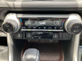 オートエアコン付き!車内温度を設定すると、風量を自動で調節してくれます。
