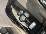 狭い駐車場で便利な電動格納ドアミラーが付いています。