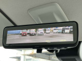インテリジェント ルームミラー、車両後方のカメラ映像をミラー面に映し出すので、車内の状況や、天候などに影響されずいつでもクリアな後方視界が得られます。