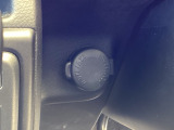 スマホや車載アクセサリーの電源確保に便利なアクセサリーソケットを装備。