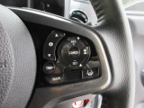 Hondaセンシングの機能のひとつ、アダプティブクルーズコントロール付!アクセルから足を離しても設定したスピードと前車との車間を保ち走行してくれます!車線維持もアシスト☆高速道路で疲労軽減ですね☆