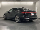 ドイツ本国Audiと常時連動した、最新の各種データとメンテナンス設備が充実したサービス工場が複合された最新の店舗です。