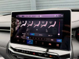 運転席・助手席の温度調節を個々に設定できるデュアルゾーンオートエアコンを装備しております。