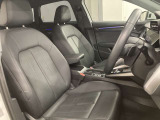 長時間の運転でも疲れ知らずの硬めのシートがしっかりと体をホールドしてくれます