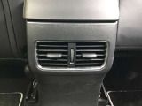 後部座席にもエアコン吹き出し口がしっかり装備されています。