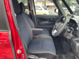 適度なホールド感と快適な座り心地の運転席シートまわり!