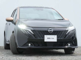 アダプティブLEDヘッドライト。フロントカメラで前方の状況を検知し対向車や先行車に眩しい思いをさせることなく必要なところだけを遠くまで照射します。