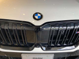 ☆BMWの代名詞とも言える【キドニーグリル】一目見ただけでBMW車であると認識できる確固たるアイコンとして存在感を放ちます☆