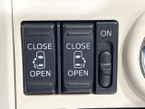 【両側パワースライドドア】スマートキーや運転席のスイッチで後席両側スライドドアの開閉が可能♪電動だから力を入れてドアを開ける必要が無く、小さなお子様でも簡単に開け閉めでき快適です♪