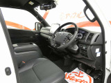 運転者にとっては日々使用することとなる運転席です。運転席が快適だと運転に集中することができますね。