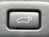 【パワーバックドア】スマートキーや運転席のボタンを押すだけでリアゲートが自動で開閉します!荷物を持っている時や、高い位置にあるバックドアを閉める際に便利な機能です♪