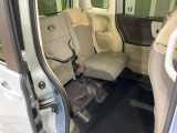 後席をはね上げれば、「もうひとつの荷室」が生まれます。