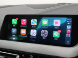【アップルカープレイ】iPhoneがBMW車両とワイヤレスで接続されます。Apple CarPlayでは、オーディオストリーミングやメッセージングアプリがディスプレイに表示されます。